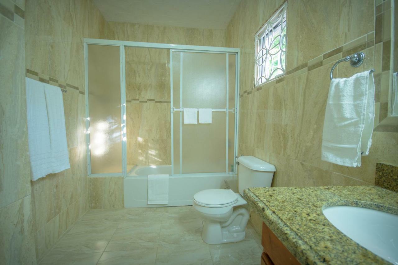 Tropical Escape Villa Ocho Rios Eksteriør billede