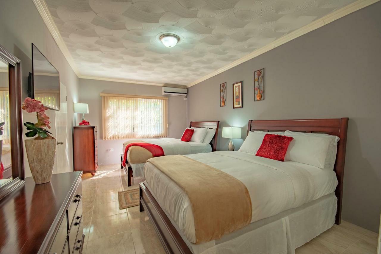 Tropical Escape Villa Ocho Rios Eksteriør billede